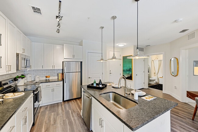 Ridley on Main in Orlando, FL - Foto de edificio - Building Photo