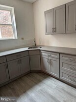 2106 S 8th St in Philadelphia, PA - Building Photo