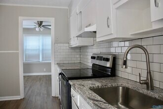 1017 Crestline Rd NW in Huntsville, AL - Foto de edificio - Building Photo