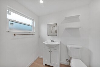 526 W Perry St in Lantana, FL - Building Photo - Building Photo