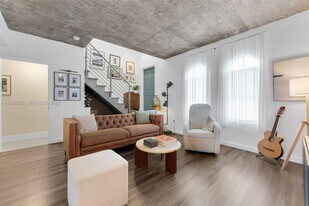 5265 NW 112th Ave in Doral, FL - Building Photo