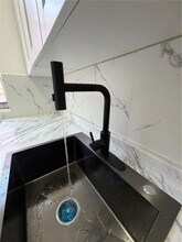 1560 SW 5th St in Miami, FL - Foto de edificio - Building Photo