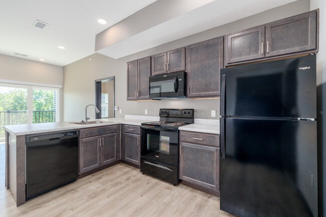 The Crossings at East Cherry in Springfield, MO - Foto de edificio - Building Photo