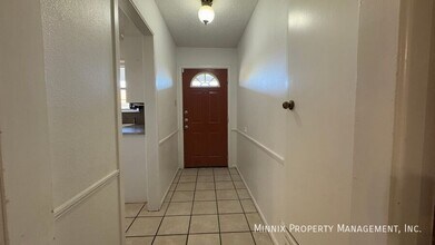 8206 Lynnhaven Ave in Lubbock, TX - Building Photo - Building Photo