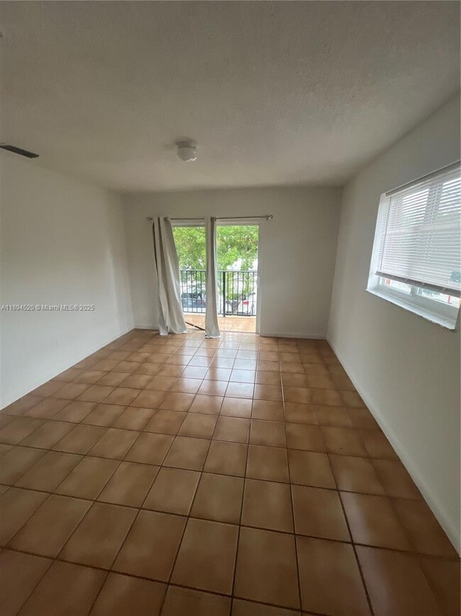415 E 24th St in Hialeah, FL - Building Photo - Building Photo