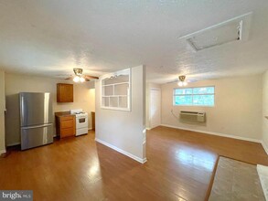 405 Clubhouse Dr in Lusby, MD - Foto de edificio - Building Photo