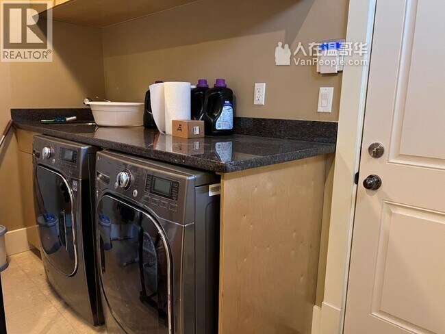 9531 Chapmond Crescent in Richmond, BC - Building Photo - Building Photo