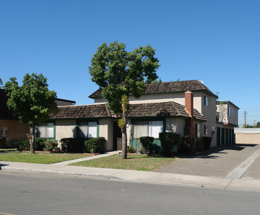 6581 Westpark Pl in Westminster, CA - Foto de edificio