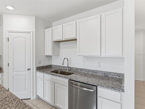 32156 Pond Apple Bnd in San Antonio, FL - Building Photo - Building Photo