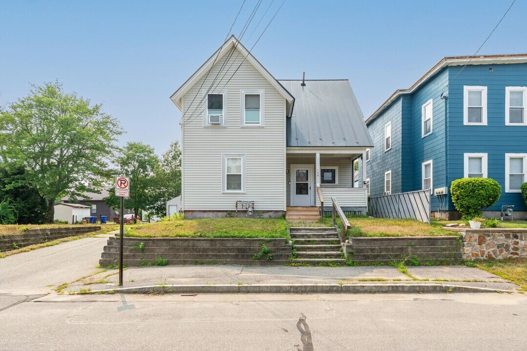 106 Bismark St in Manchester, NH - Building Photo