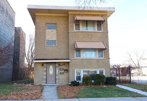 8124 S Calumet Ave, Unit Unit 1 in Chicago, IL - Building Photo