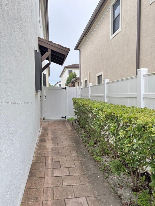 3488 W 110th Terrace in Hialeah, FL - Building Photo