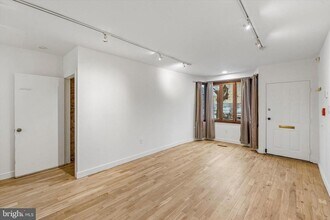 530 S 15th St in Philadelphia, PA - Building Photo - Building Photo