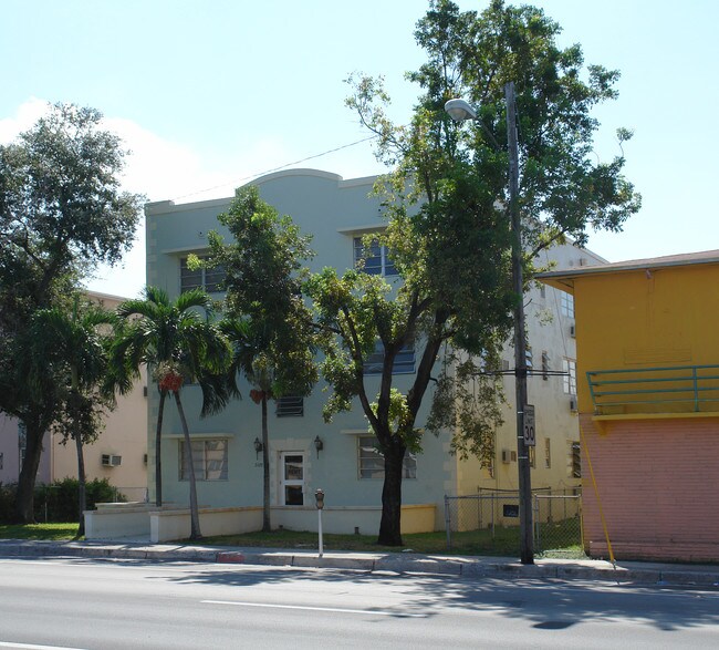 2120 SW 1st St in Miami, FL - Building Photo - Building Photo