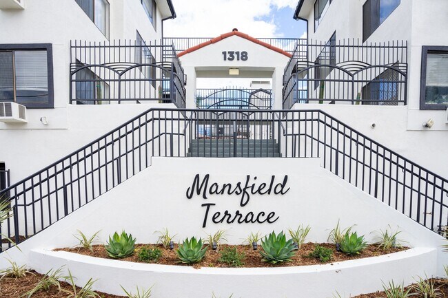 Mansfield Terrace Apartments in Los Angeles, CA - Foto de edificio - Building Photo