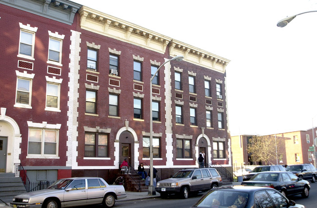 715-717 Ocean Ave in Jersey City, NJ - Foto de edificio - Building Photo