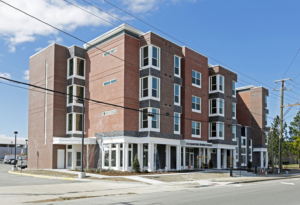 Cresent Square in Virginia Beach, VA - Building Photo