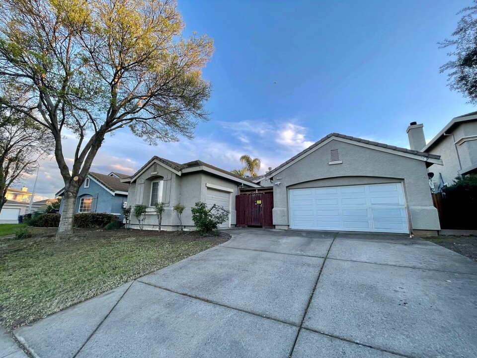 1731 Petit Peak Ct in Antioch, CA - Building Photo