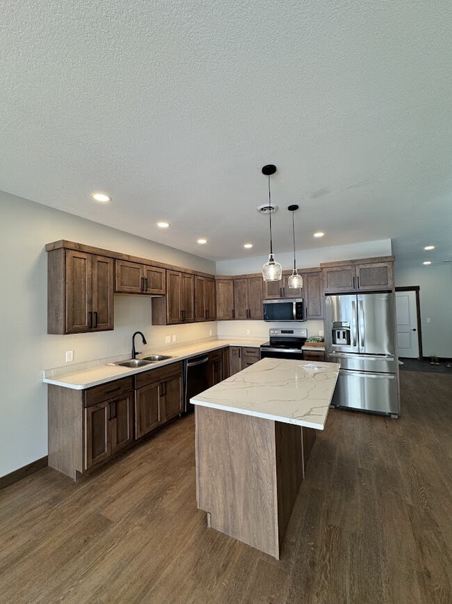 628 Tree Farm Ln in Detroit Lakes, MN - Foto de edificio - Building Photo