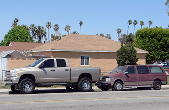 863 S E St in Oxnard, CA - Foto de edificio - Building Photo