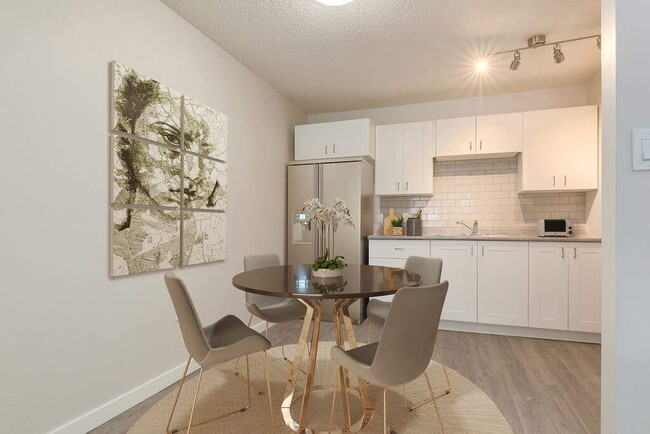Cotton Wood Apartments in Medicine Hat, AB - Building Photo - Building Photo