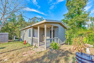 140 Maple Leaf in Onalaska, TX - Building Photo - Building Photo