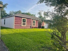 8766 Flossie Mae St in Houston, TX - Building Photo - Building Photo