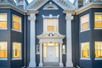 2307 E Superior St in Duluth, MN - Building Photo - Building Photo