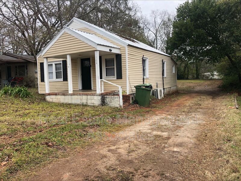 104 Grady St in Griffin, GA - Building Photo