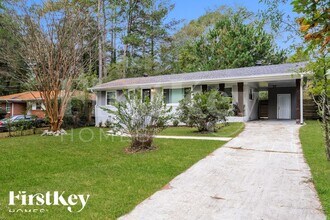 1855 Shamrock Dr in Decatur, GA - Foto de edificio - Building Photo