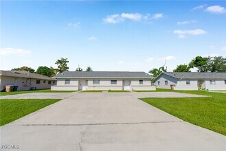 1722 SW Santa Barbara Pl in Cape Coral, FL - Building Photo - Building Photo