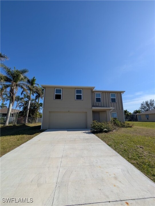 233 NW 15th Ave in Cape Coral, FL - Building Photo