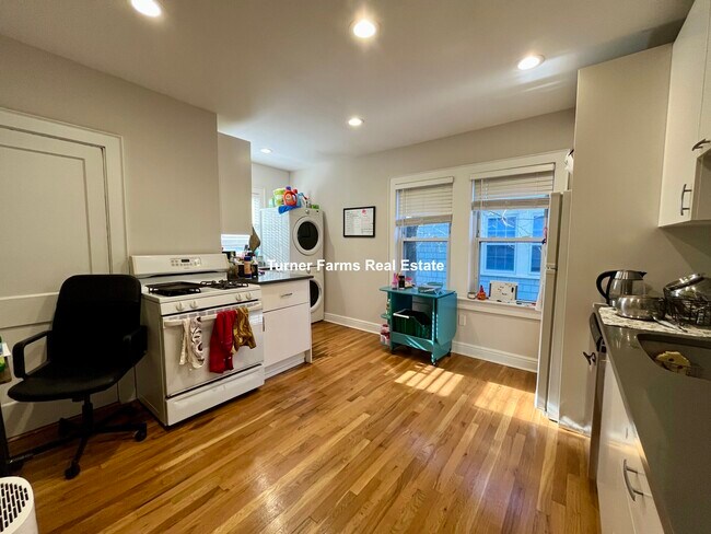 120 Hillside St, Unit 2 in Boston, MA - Building Photo - Building Photo