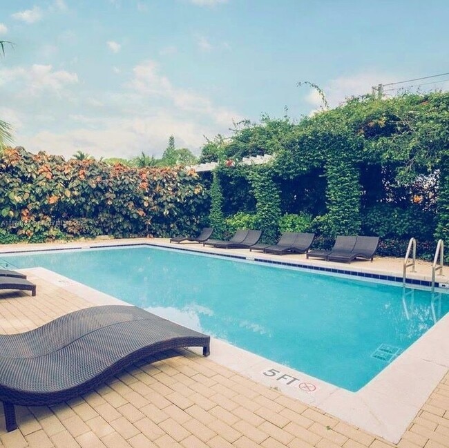 1401 SW 22nd St in Miami, FL - Building Photo - Building Photo