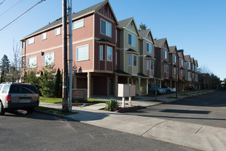 Calico Place Townhomes in Portland, OR - Building Photo - Building Photo