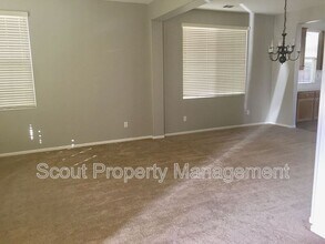 32086 Orange Blossom Dr in Winchester, CA - Building Photo - Building Photo