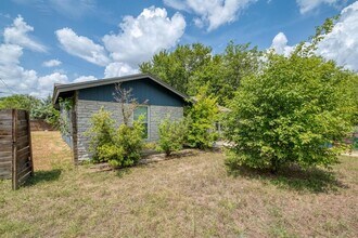 201 W St Johns Ave in Austin, TX - Building Photo - Building Photo