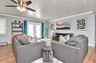 205 Ron Cir in Friendswood, TX - Building Photo - Building Photo