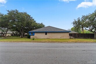 3809 N 1st Ln E in McAllen, TX - Foto de edificio - Building Photo