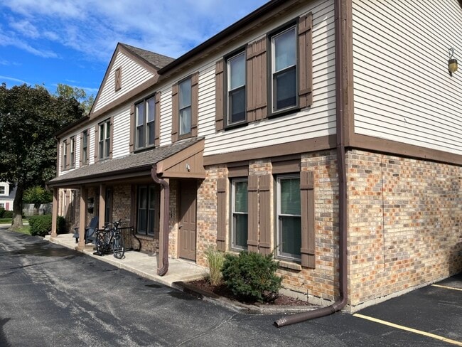 131 Newberry Ave in Libertyville, IL - Building Photo - Building Photo