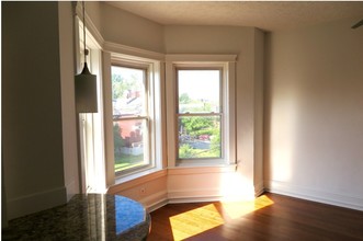 The Guernsey Apartments in Cleveland, OH - Building Photo - Interior Photo