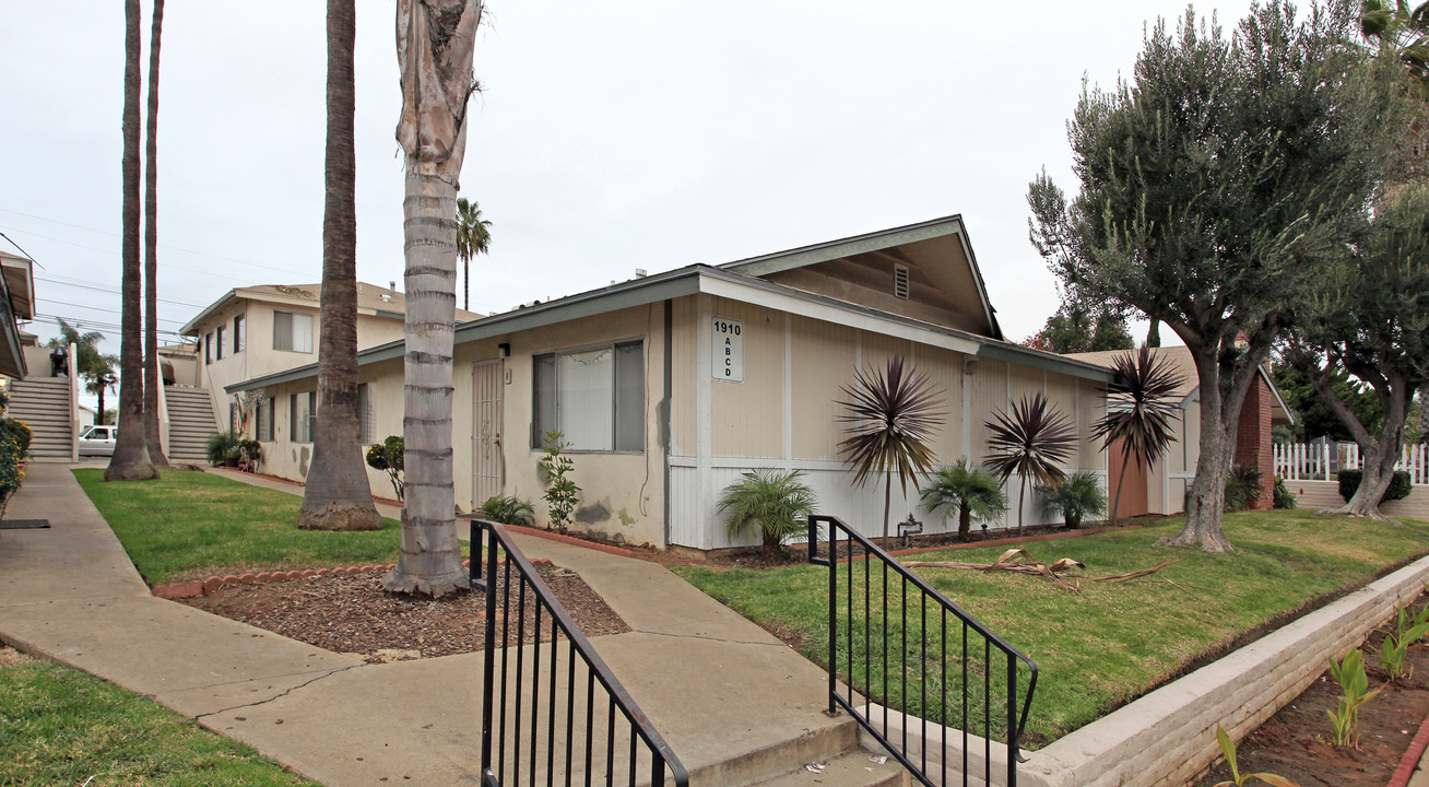 Van Linn Apartments in National City, CA - Foto de edificio