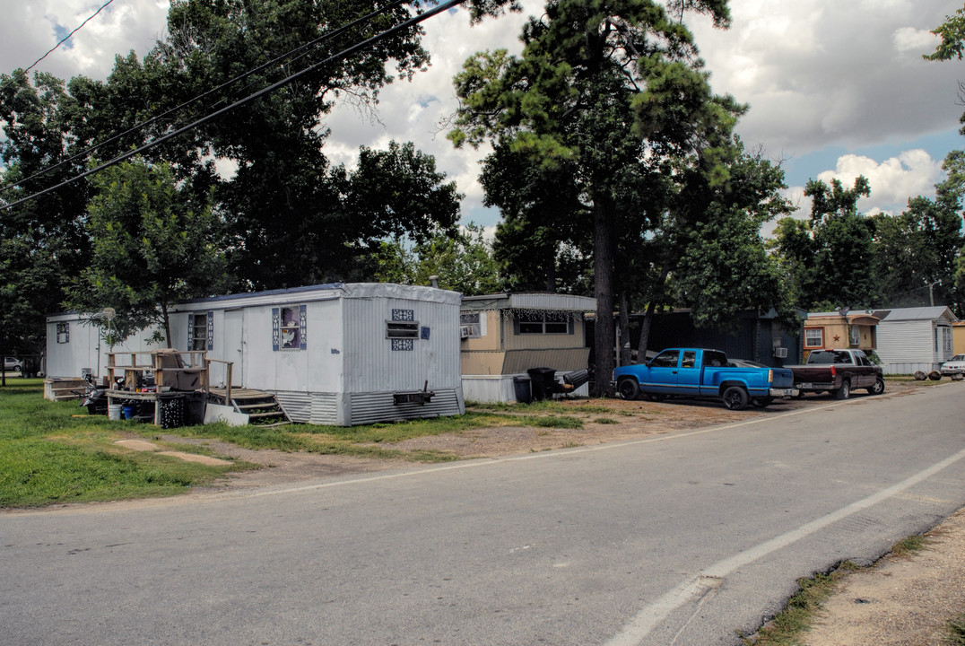 Shady Bayou in Channelview, TX - Building Photo