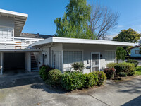 624 University Dr in Menlo Park, CA - Foto de edificio - Building Photo