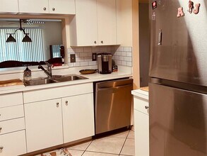 9330 Clubside Cir in Sarasota, FL - Building Photo - Building Photo
