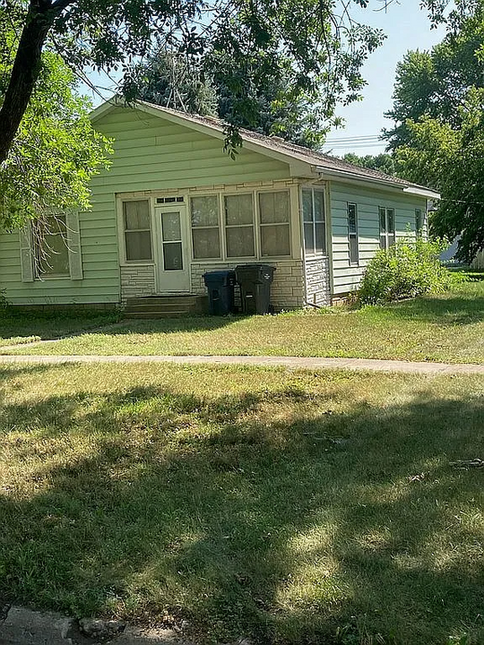 117 S Rutledge St in Paullina, IA - Building Photo