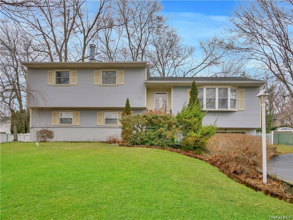 10 Hillside Terrace in Monroe, NY - Building Photo