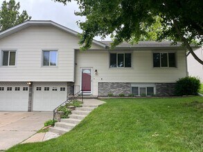 705 S 153rd Cir in Omaha, NE - Building Photo - Building Photo
