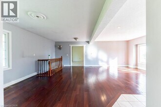 9724 Twenty Rd W in Hamilton, ON - Building Photo - Building Photo