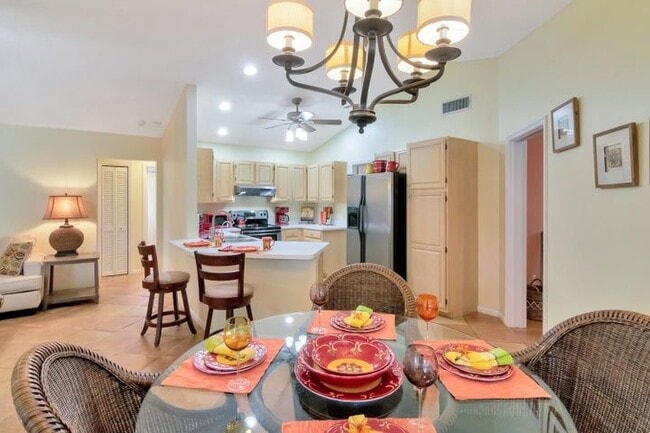 13725 Folkestone Cir in Wellington, FL - Building Photo - Building Photo